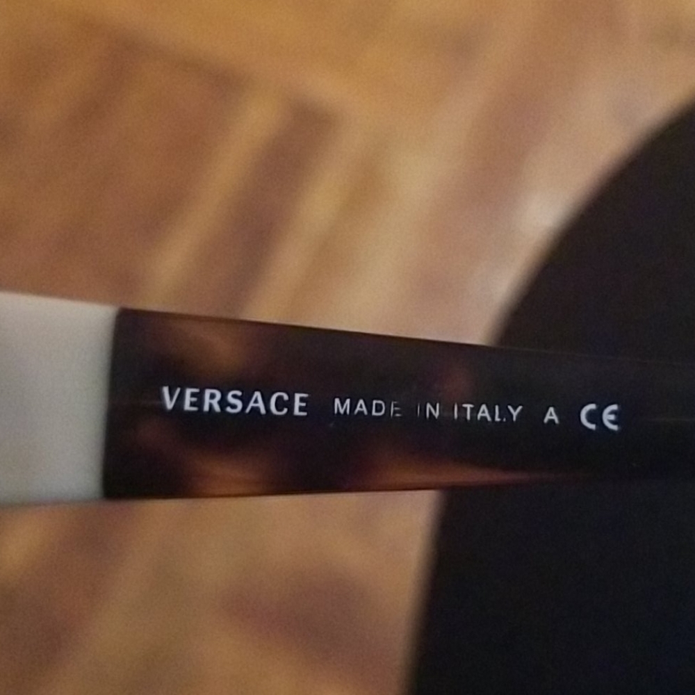 Versace - Picture 7 of 9